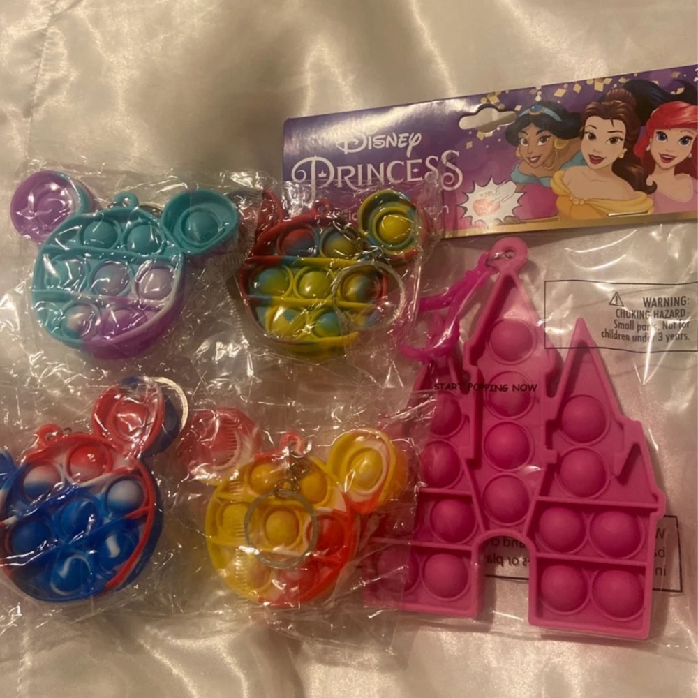 Disney pop it castle keychain, 4 Mickey keychain
